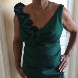 Emerald Green cocktail dress 🍸